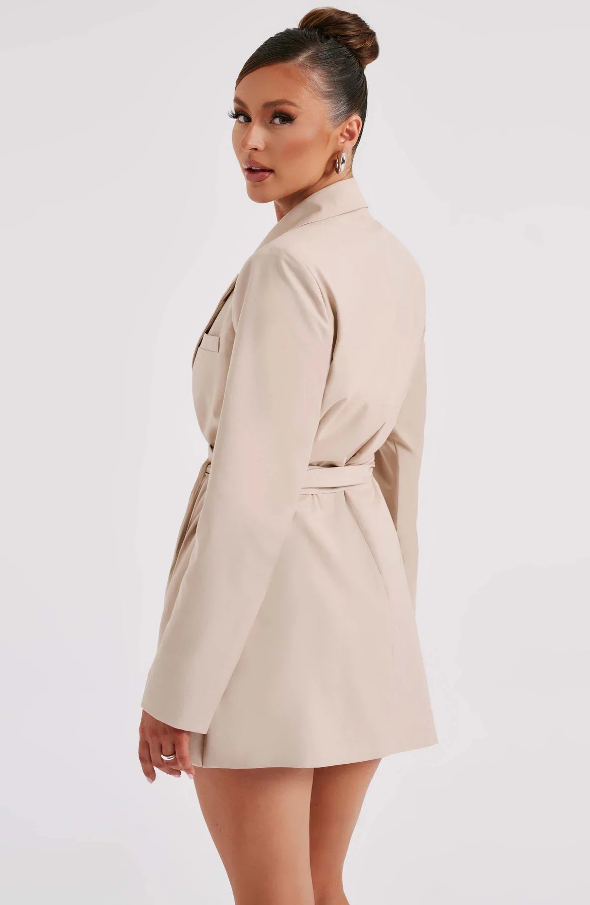 Elegancka sukienka kostiumowa