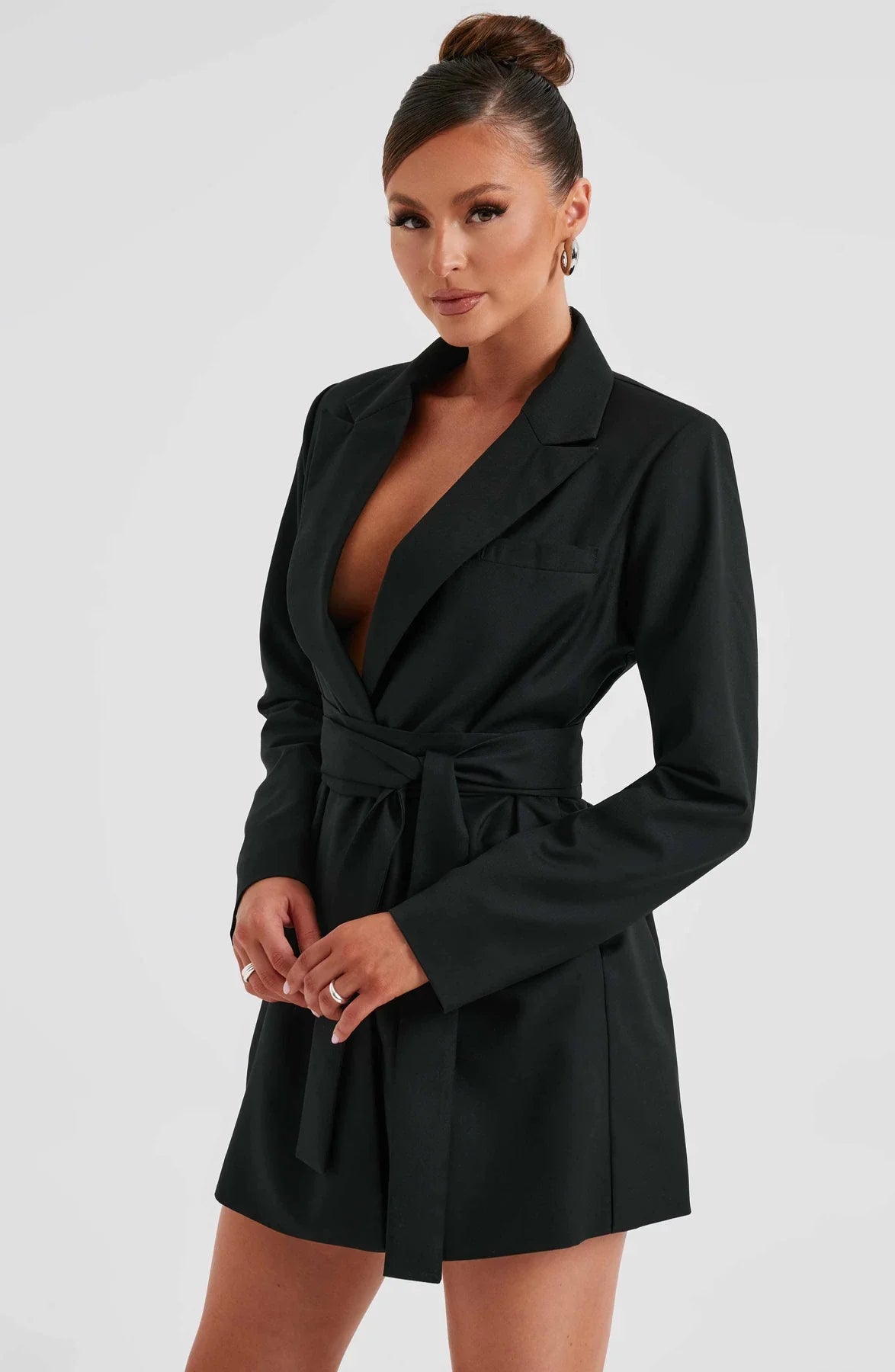 Elegancka sukienka kostiumowa
