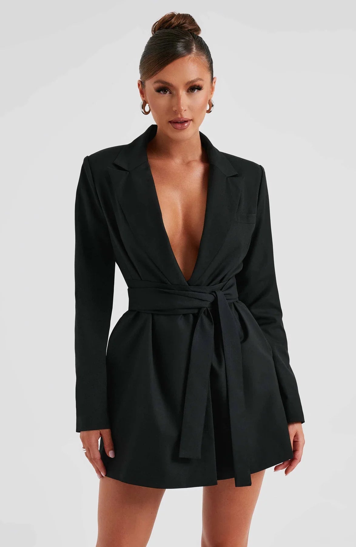 Elegancka sukienka kostiumowa