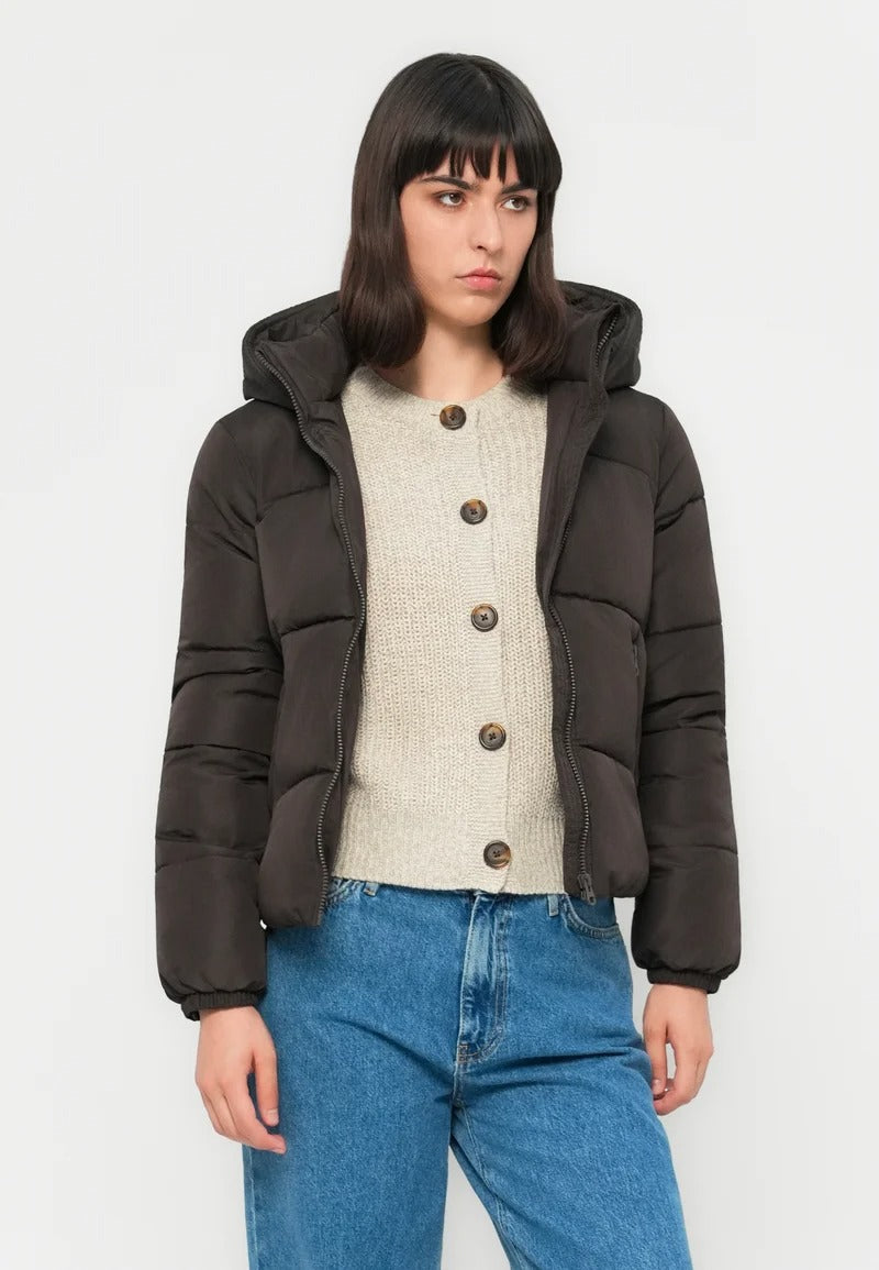 Krótka czarna kurtka z kapturem