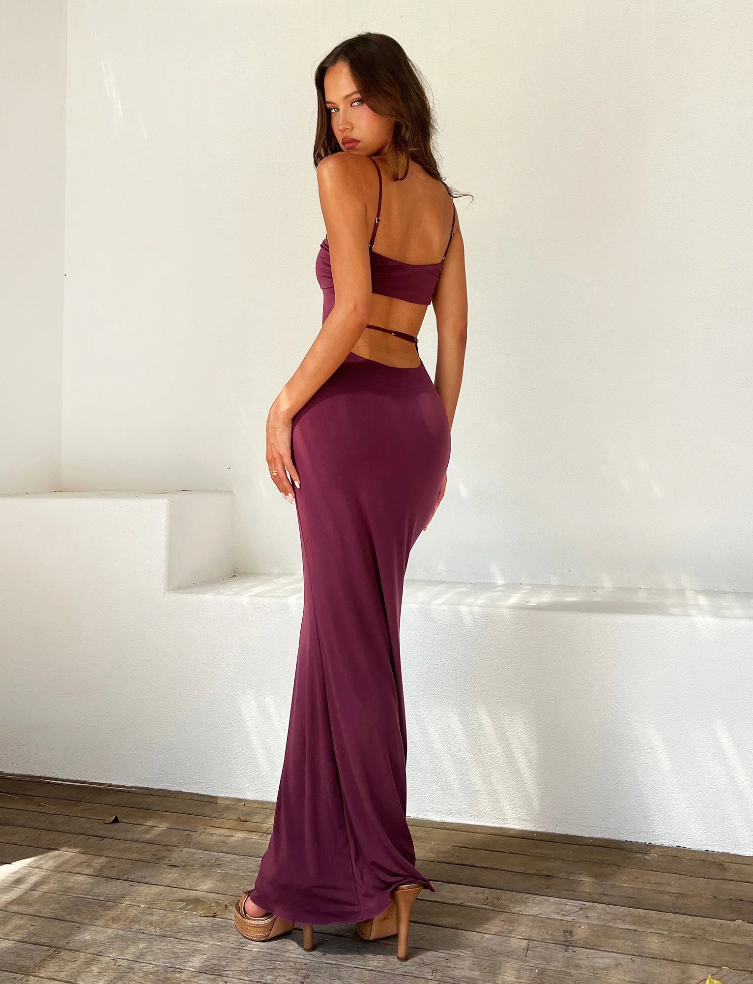 Sukienka maxi typu bandeau z odkrytymi plecami
