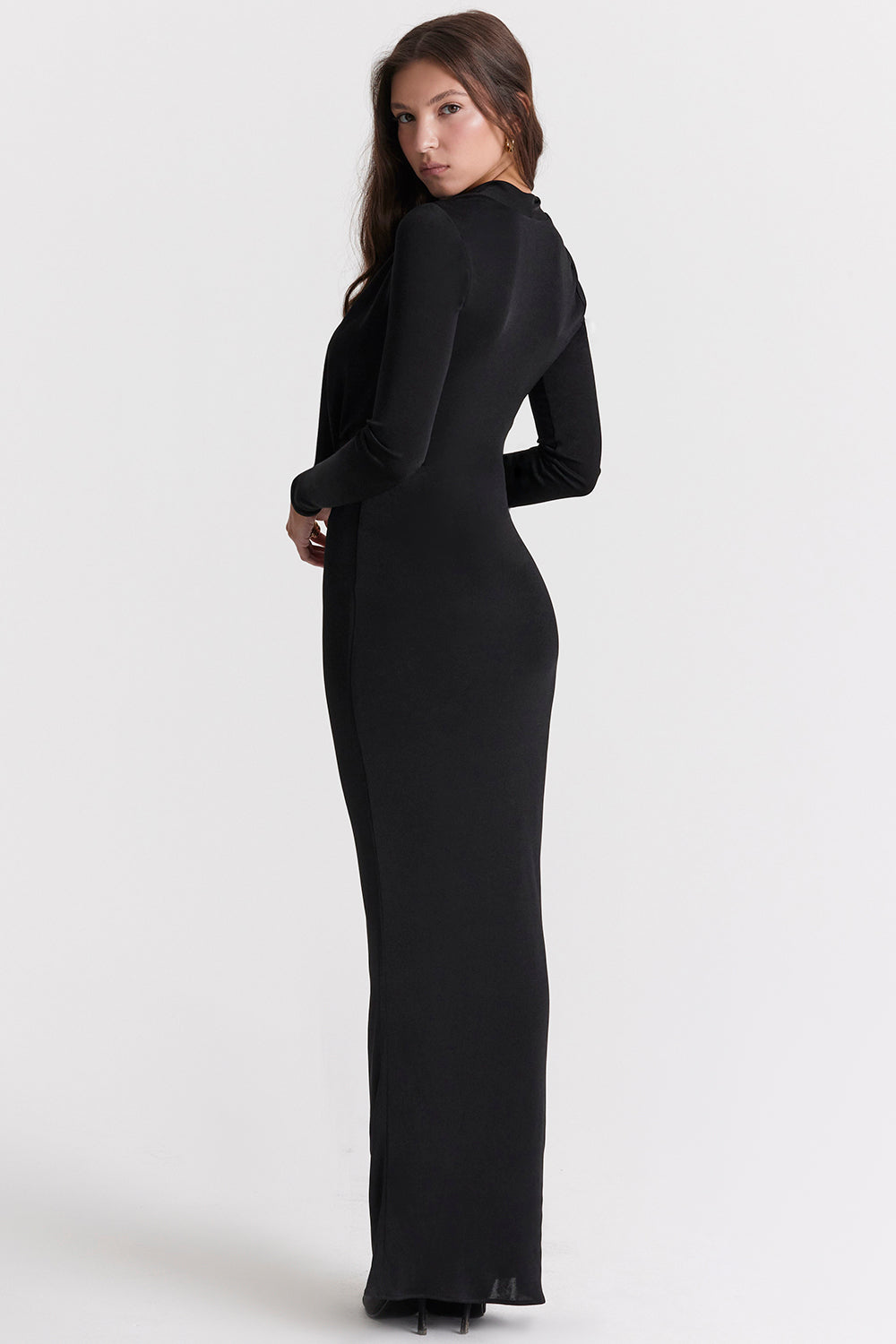 Czarna drapowana sukienka maxi